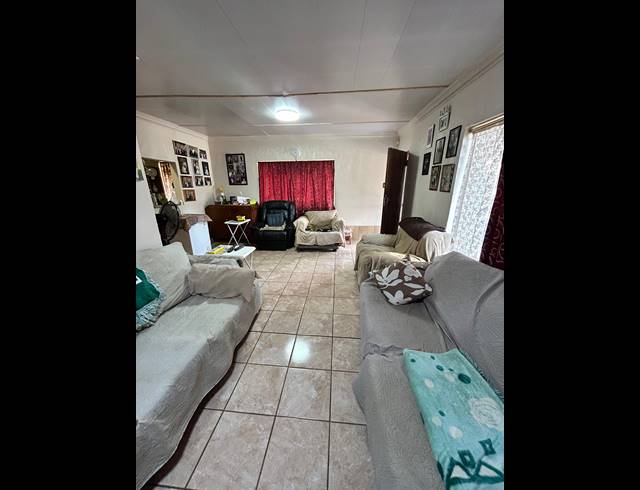 5 BEDROOM FREESTANDING FOR SALE IN PRETORIA WEST